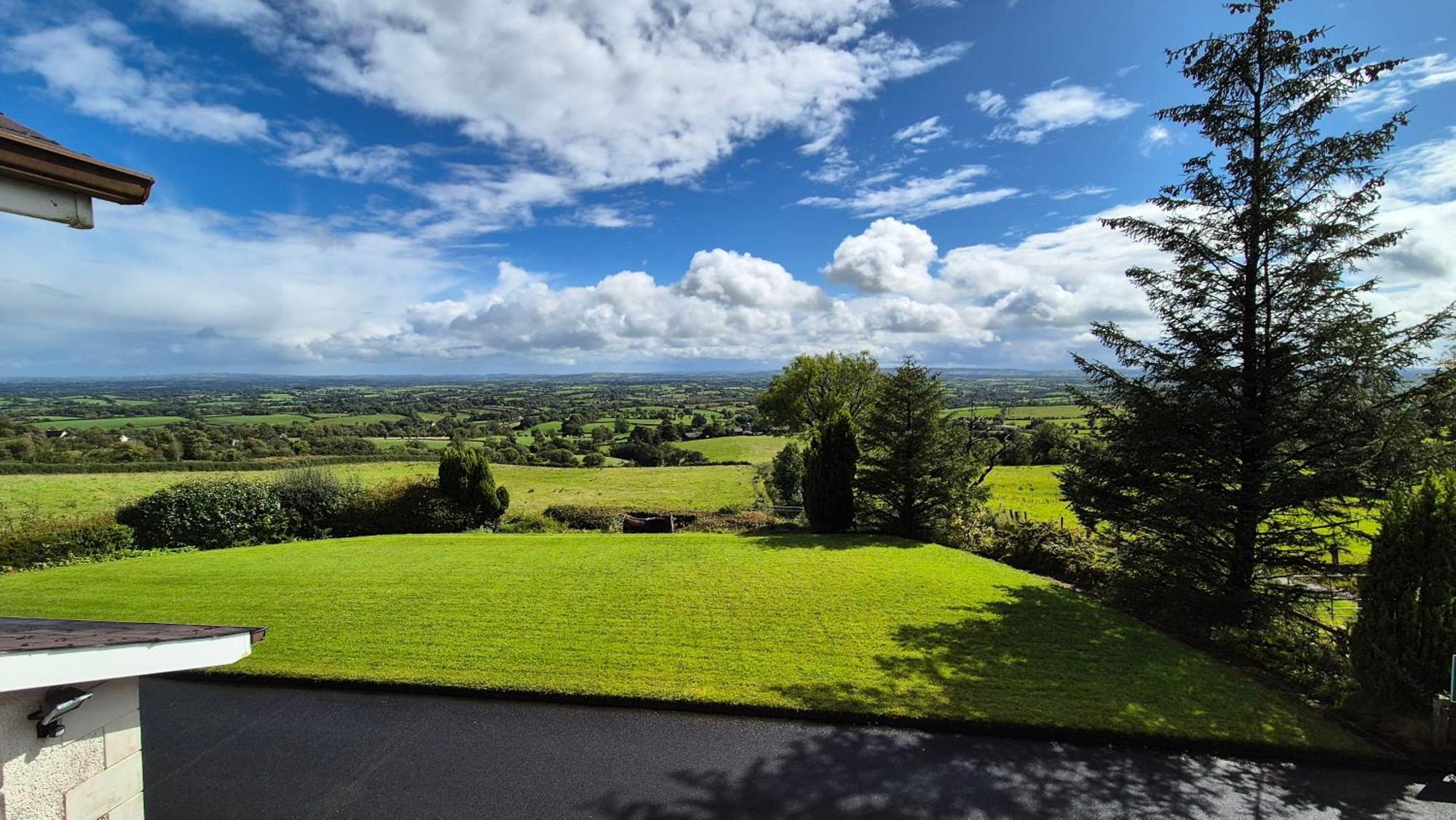 Goldenhill Guesthouse Omagh Bagian luar foto